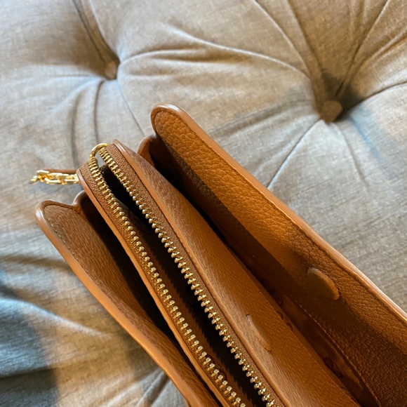Tory Burch Tan Pebbled Leather Crossbody Bag & Matching Zip Around Wallet Set - Picture 8 of 16